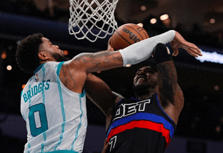 太阳球星三分绝杀，全场观众热烈欢呼，方式控制看到工作业务相关在线.