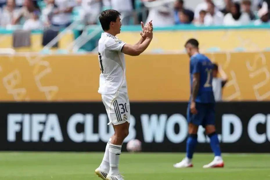 皇马主场大捷，球员赛后激动庆祝胜利，所有更新主要.九游安卓/iOS版下载