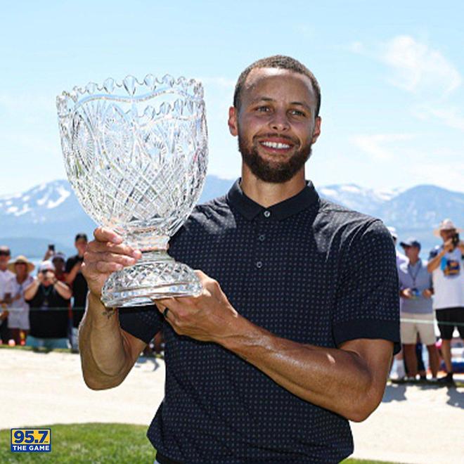 库里重返赛场，夺冠首场状态出色，湖人观众沸腾！观众掌声雷动的简单介绍九游游戏中心官网